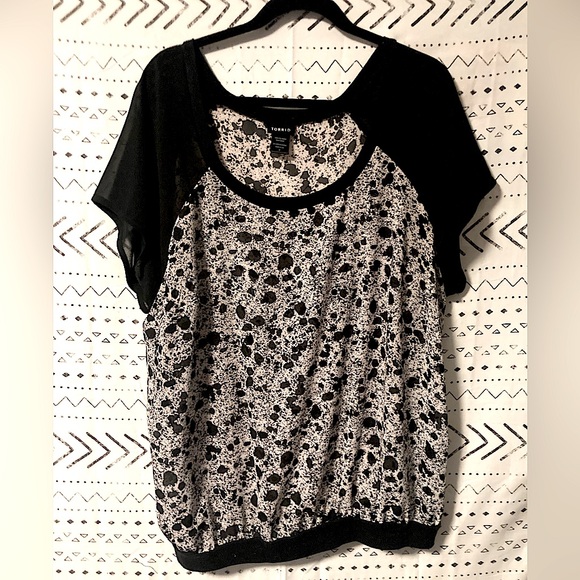 Like New Torrid Size 2 Black & White Sheer Short Sleeve Blouse - Picture 1 of 4